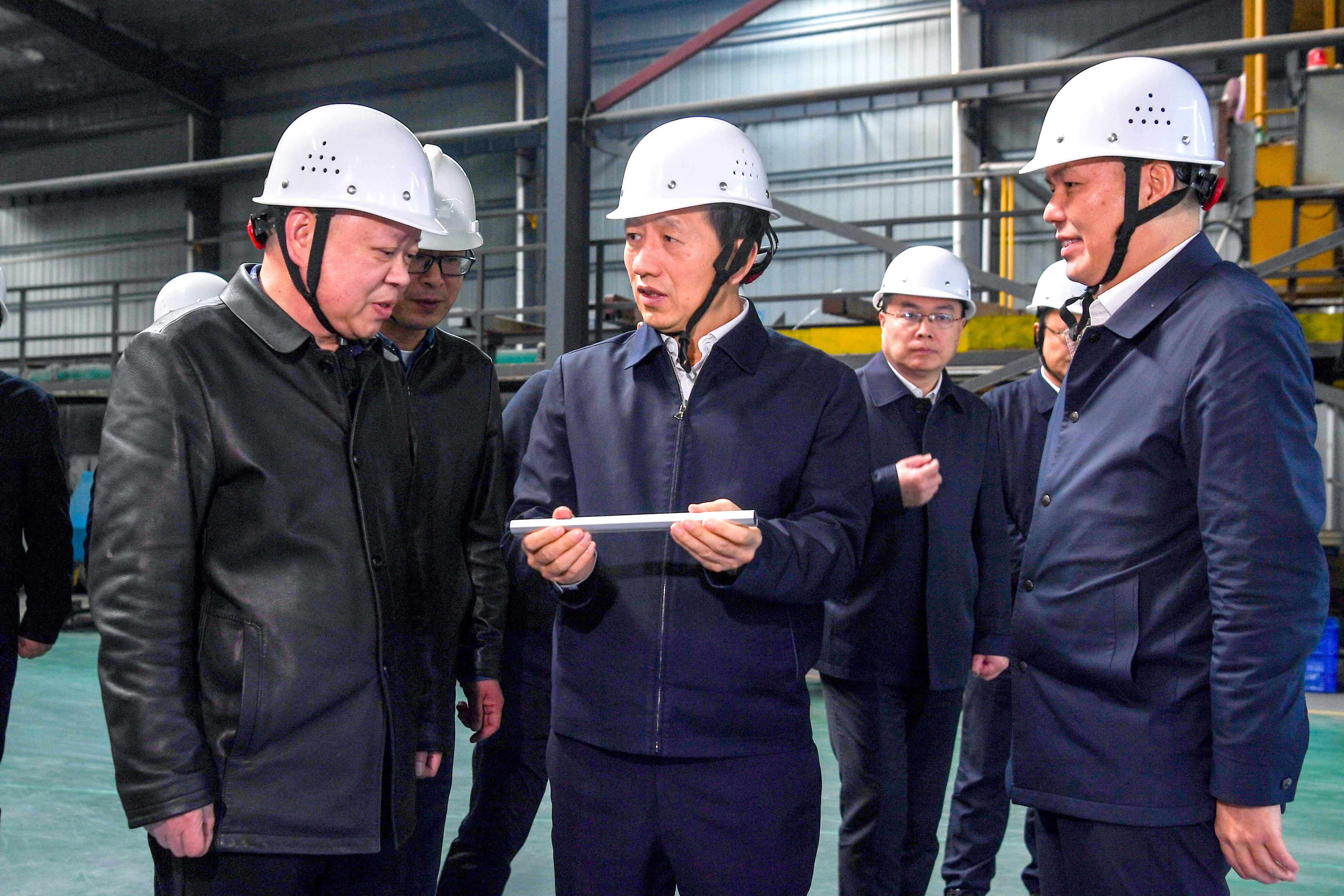 许忠建主持召开箱包皮具产业高质量发展专题调度会(图1)